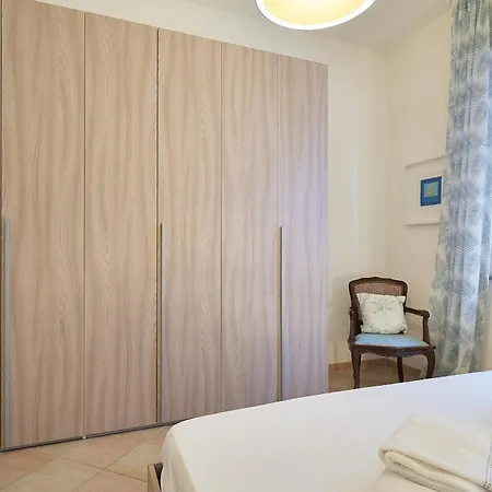 Acquamarina アパート アラッシオ