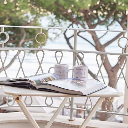 Acquamarina アパート アラッシオ