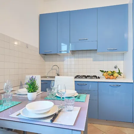 アパート Acquamarina アラッシオ